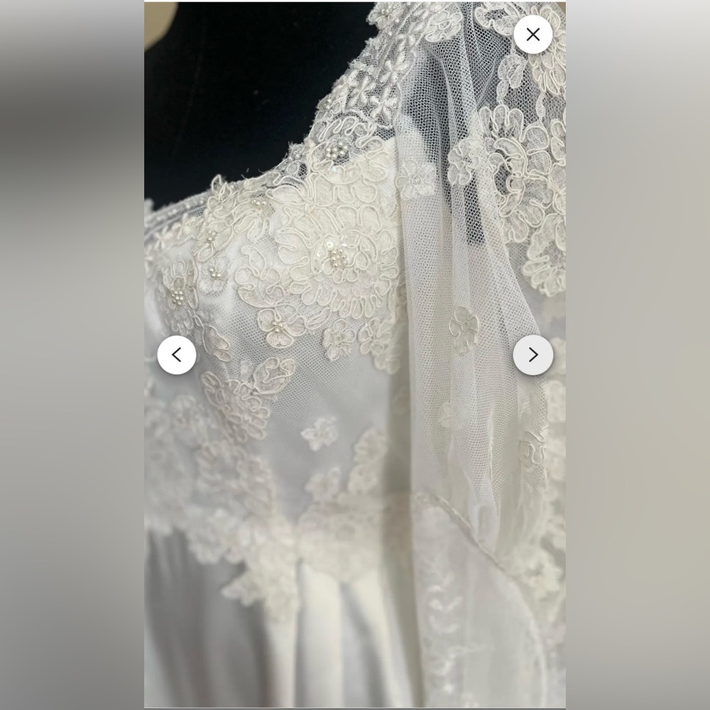House of Bianchi Vintage Ivory Lace Bridal Gown, Rare - Picture 9 of 15